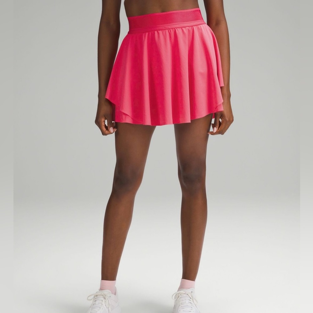 High rise, Size 0, 4". Dual-entry pocket in the liner holds a tennis balls